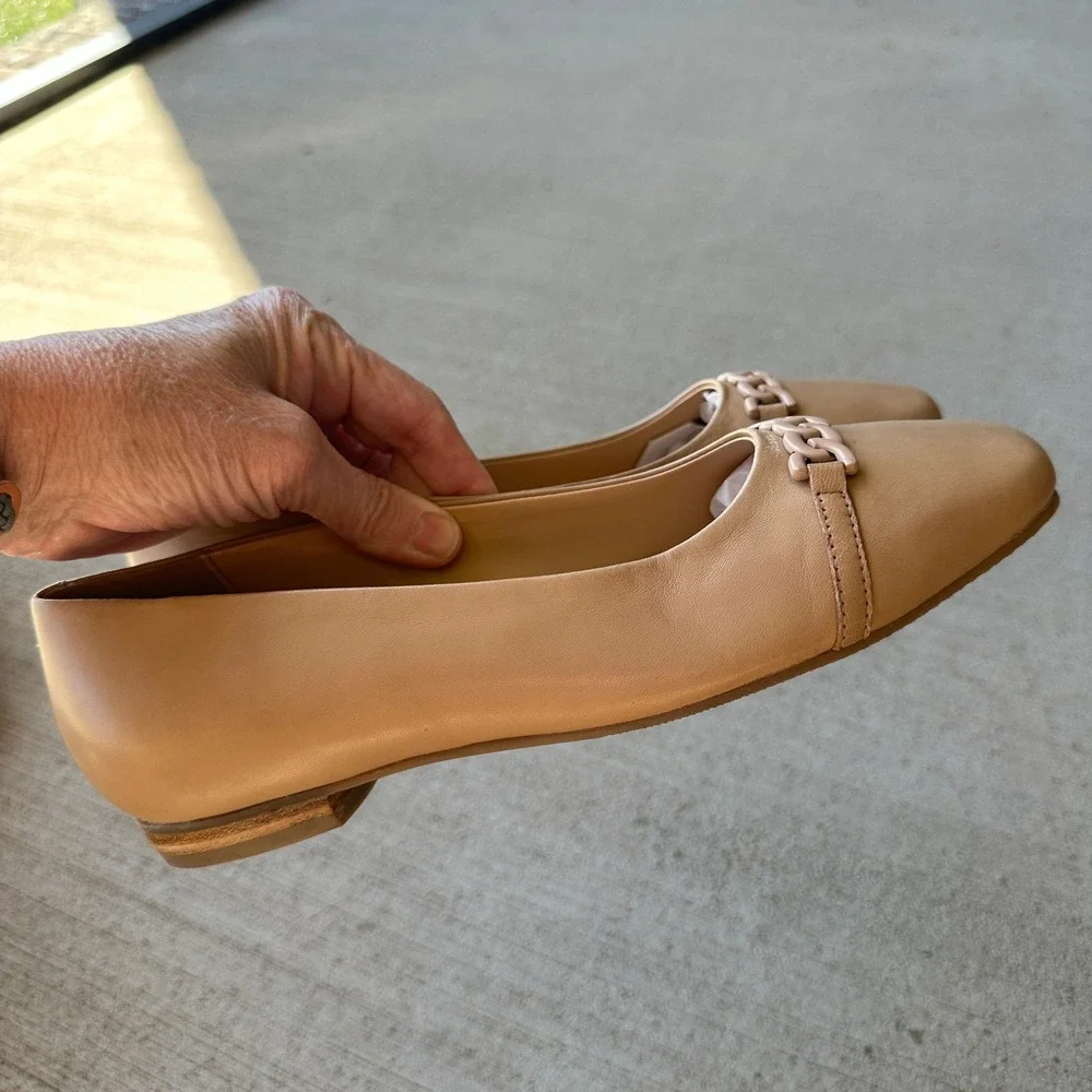Trotters Womens Beige Leather‎ Chain Detail Square Loafers Ballet Flats 7 Wide